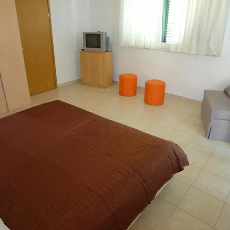 Robinson Bella * Bogomolje