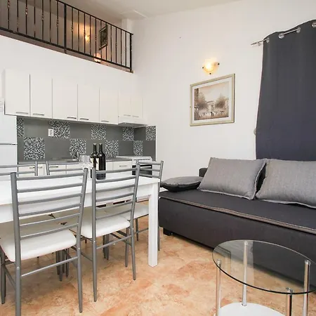 Robinson Bella Apartment *