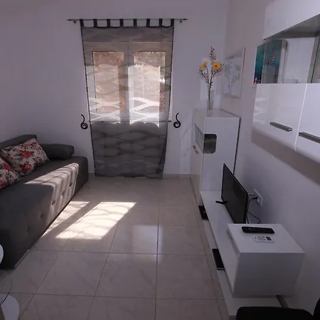 Apartment Robinson Bella Bogomolje