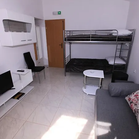 Robinson Bella * Bogomolje