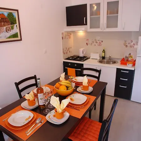 Robinson Bella Apartament *