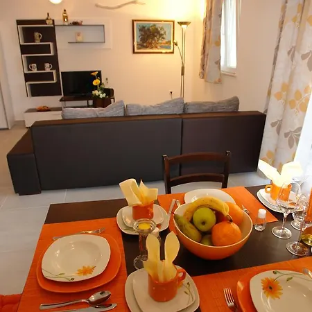 Robinson Bella * Bogomolje