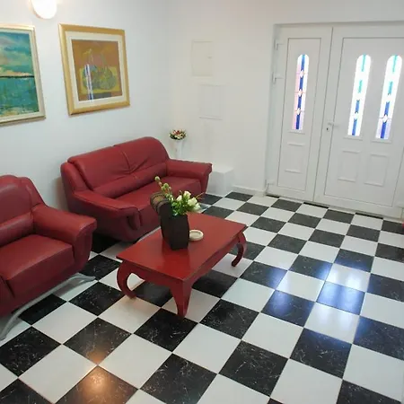 Robinson Bella * Bogomolje