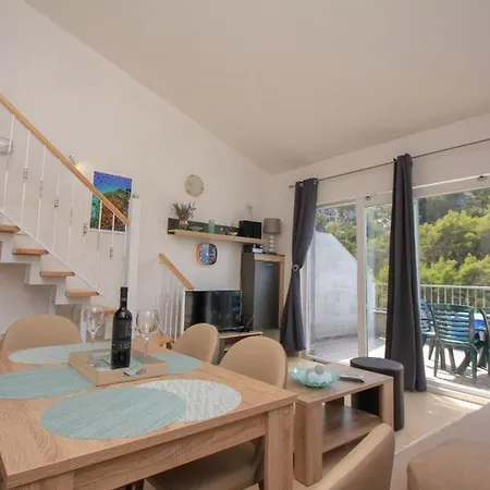 Robinson Bella * Bogomolje